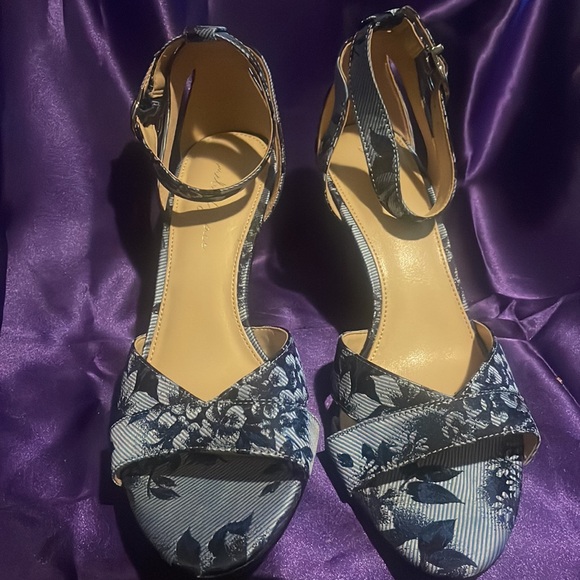 Heels - Picture 2 of 5